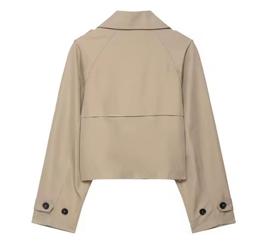 Beige buttoned cropped trench